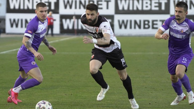 Сериозен проблем изникна пред старши треньора на Локомотив Пловдив Александър